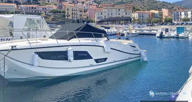 Quicksilver Activ 875 Sundeck