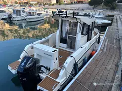 Quicksilver Activ 705 Pilothouse