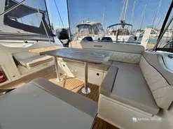 Quicksilver Activ 875 Sundeck