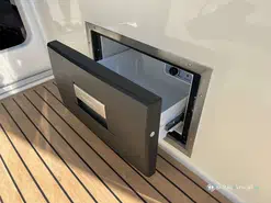 Quicksilver Activ 875 Sundeck