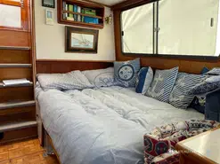 Aquila  Queen 33