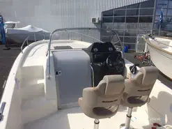 Quicksilver Activ 755 Sundeck
