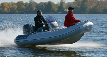 Gala Boats V330