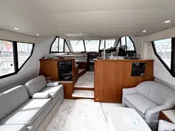Carver  370 Voyager