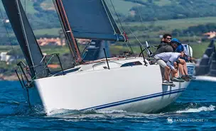 J Boats 121 DARKWOOD