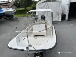 Boston Whaler  17 Montauk