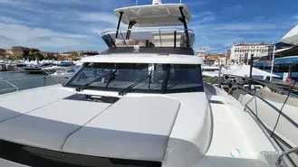 Prestige Yachts M48