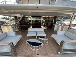 Prestige Yachts M8