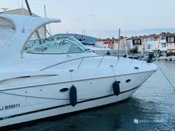 Cruisers Yachts  440 Express