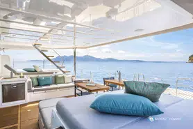 Lagoon  60