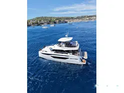 Prestige Yachts M6