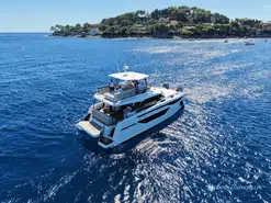 Prestige Yachts M6