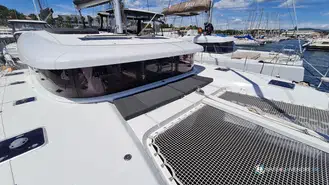 Lagoon  42