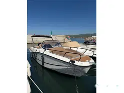Quicksilver Activ 755 Sundeck