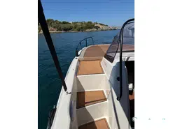 Quicksilver Activ 755 Sundeck