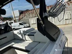 Sea Ray SLX-W 230
