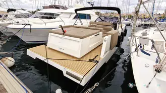 De Antonio Yachts D33 Cruiser
