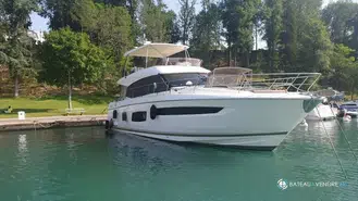 Prestige Yachts  550