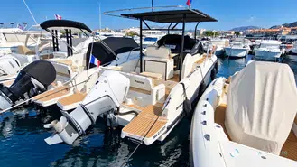Quicksilver Activ 875 Sundeck