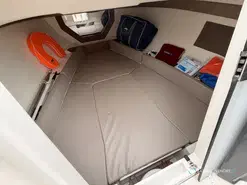 Quicksilver Activ 755 Sundeck