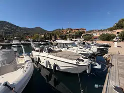 Quicksilver Activ 755 Sundeck