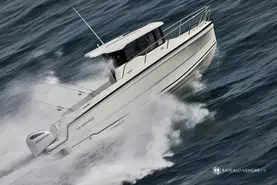 Parker  700 Pilothouse