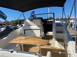 Quicksilver Activ 875 Sundeck