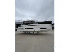 De Antonio Yachts D32