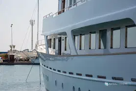 Benetti  33