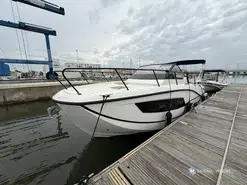 Quicksilver Activ 875 Sundeck
