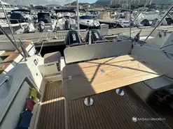 Quicksilver Activ 875 Sundeck