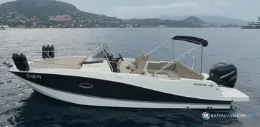 Quicksilver Activ 755 Sundeck