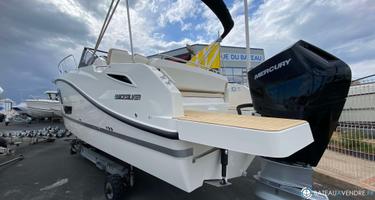 Quicksilver Activ 875 Sundeck