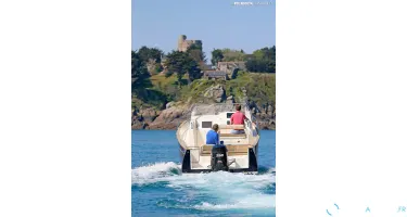 Rhea  27 Escapade