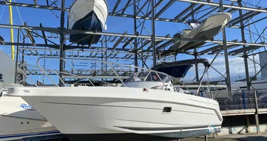 B2 Marine  672 Sun Deck