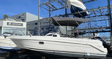 B2 Marine  672 Sun Deck