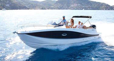 Quicksilver Activ 755 Sundeck