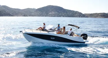 Quicksilver Activ 755 Sundeck