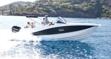 Quicksilver Activ 755 Sundeck