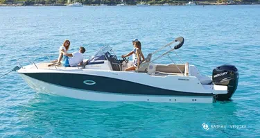 Quicksilver Activ 755 Sundeck