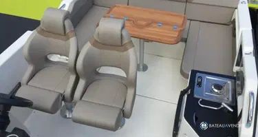 Quicksilver Activ 755 Sundeck